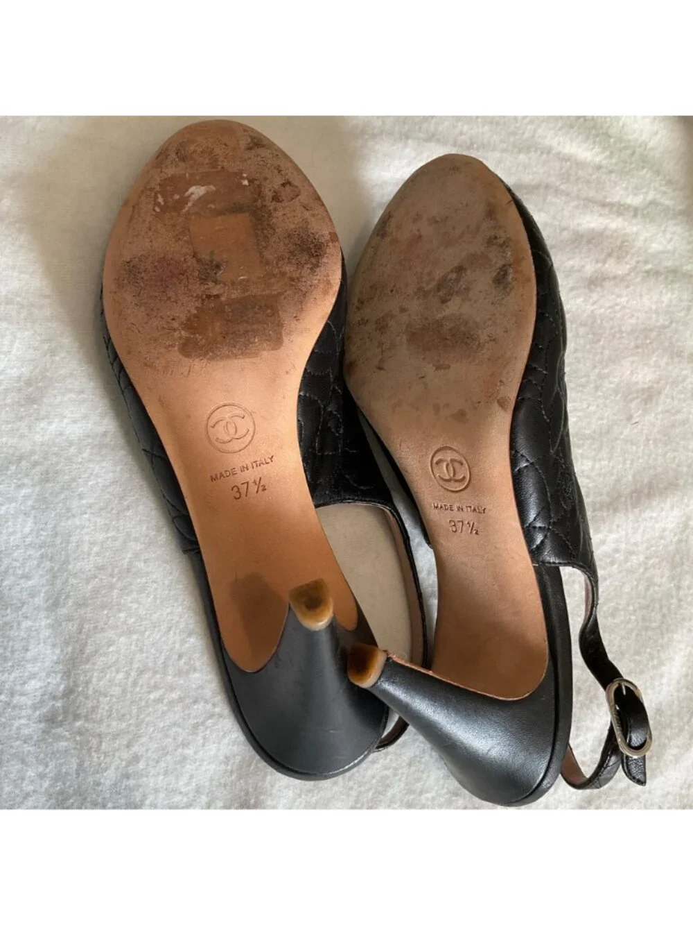 Chanel black Camellia logo cc quilted leather pump heels sz37 US6.5 narrow
